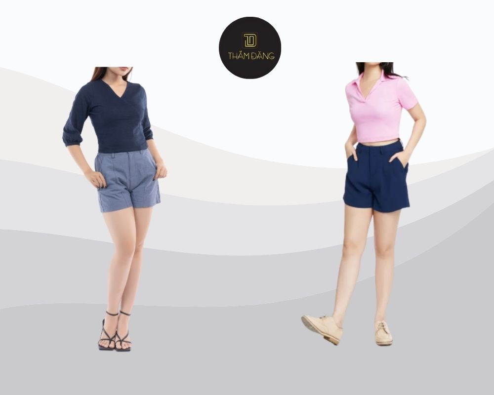 Áo thun ôm và quần short kaki xếp ly tạo nên vẻ ngoài thanh lịch, nữ tính nhưng vẫn đảm bảo sự thoải mái.