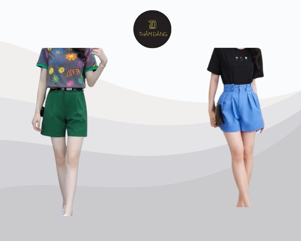 Áo thun in hình và quần short kaki màu nổi tạo nên outfit vui tươi, trẻ trung và đầy cá tính.