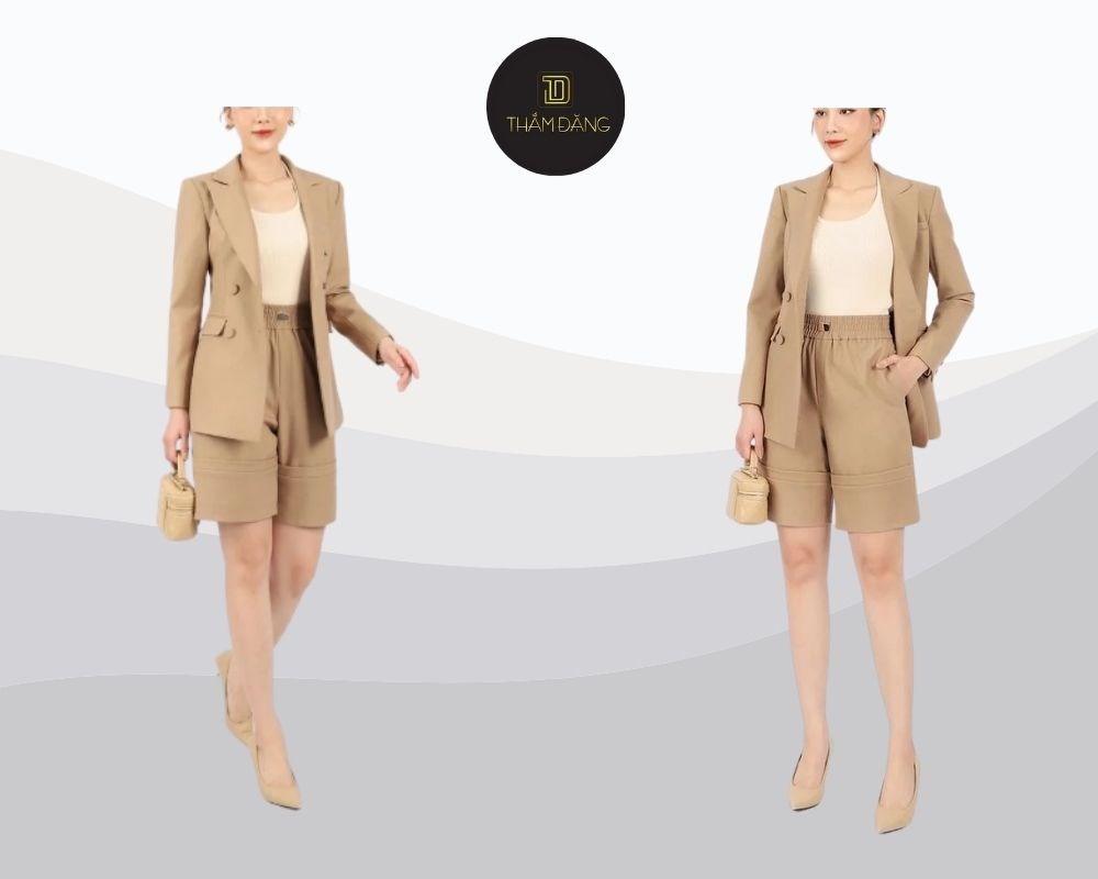 Áo vest màu be, nâu nhạt hay xám nhẹ phối cùng quần short kaki trung tính tạo nên vẻ thanh lịch, chuyên nghiệp mà không già dặn.
