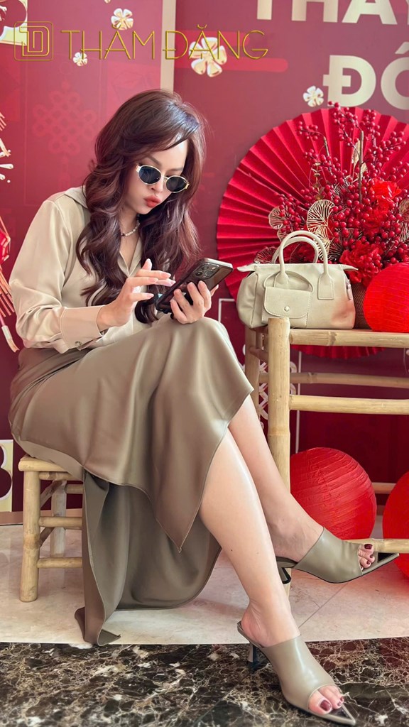 image Áo kiểu cổ sơmi, tay dài, có dây kéo ở bên hông eo 21
