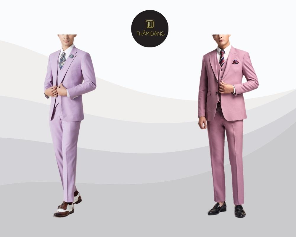 Bộ vest tím pastel slim fit kết hợp áo sơ mi trắng, giày tây và phụ kiện tinh tế là lựa chọn thời thượng, sang trọng