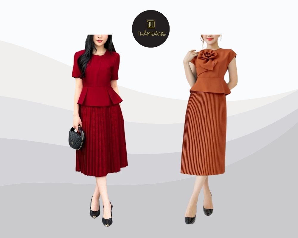 Sự kết hợp giữa chân váy xếp ly dài và áo peplum tạo nên một tổng thể thanh lịch, nữ tính và cực kỳ tôn dáng